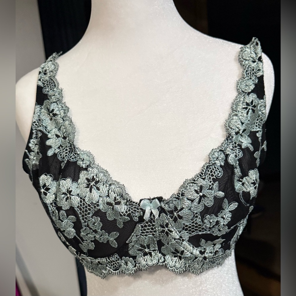 NWOT Elegant Floral Lace Under Wire Bra - Black and Blue 38C - Picture 6 of 7